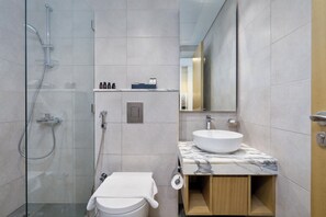 Superior Studio Suite, Ocean View | Bathroom | Shower, free toiletries, hair dryer, slippers - Lux BnB Aykon City  (Dubai)