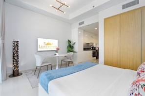 In-room safe, laptop workspace, blackout curtains, iron/ironing board - Lux BnB Aykon City  (Dubai)