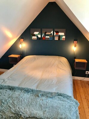 2 bedrooms, iron/ironing board, free WiFi, bed sheets