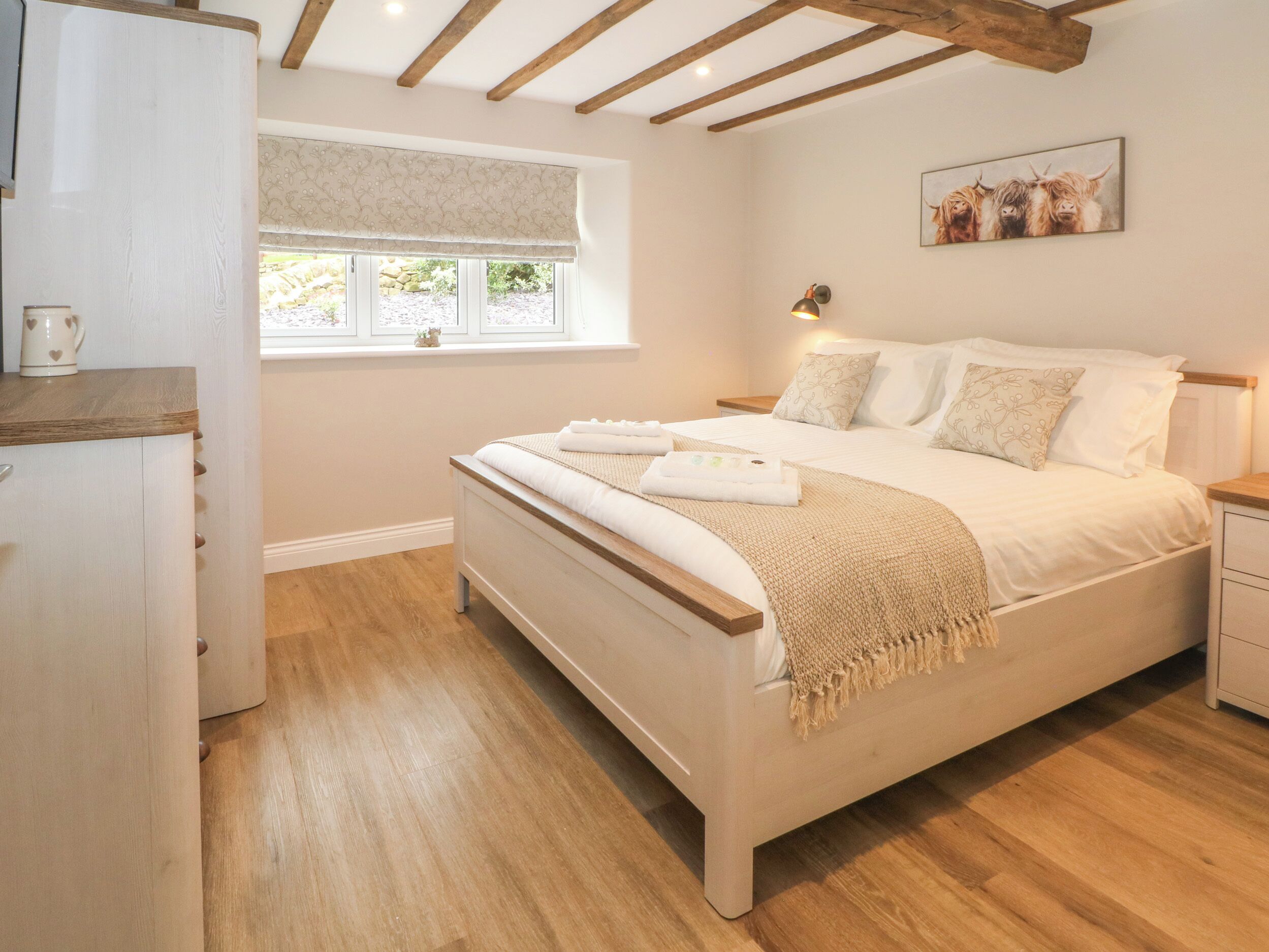 4 bedrooms, individually decorated, individually furnished, free WiFi
