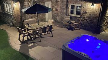 Cottage | Outdoor dining