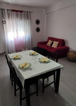 Dining - Nocas' House (Setúbal)