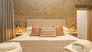 3 bedrooms, individually decorated, individually furnished, free WiFi