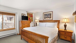 3 bedrooms, iron/ironing board, Internet