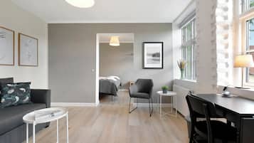 Habitación Deluxe doble, vistas al jardín | Tabla de planchar con plancha y wifi gratis