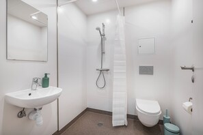Comfort Quadruple Room, Garden View | Bathroom | Shower, towels, soap, shampoo
