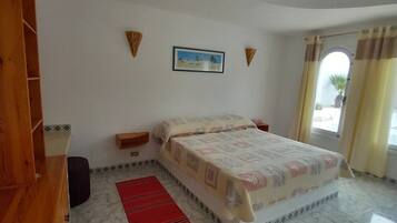 2 slaapkamers, een strijkplank/strijkijzer, wifi, beddengoed