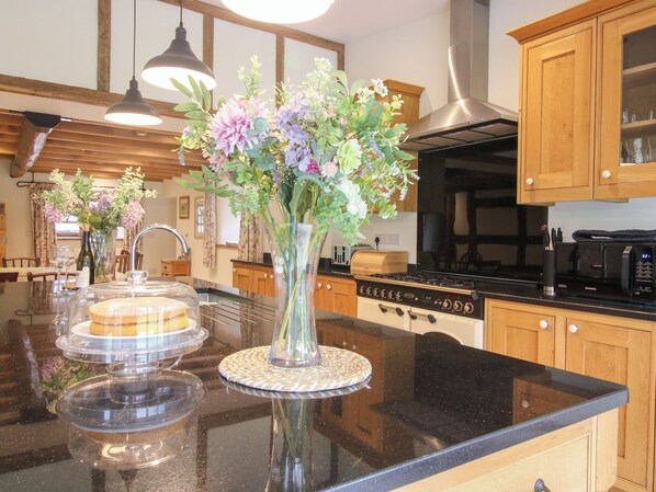 Lava-louças, chaleira elétrica, torradeira