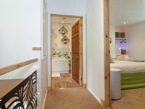 2 bilik tidur, dihias secara berasingan