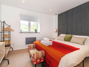 2 quartos, individualmente decorados, individualmente mobiliados
