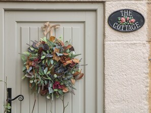 Exterior detail - The Cottage on the Island (Hope Valley)