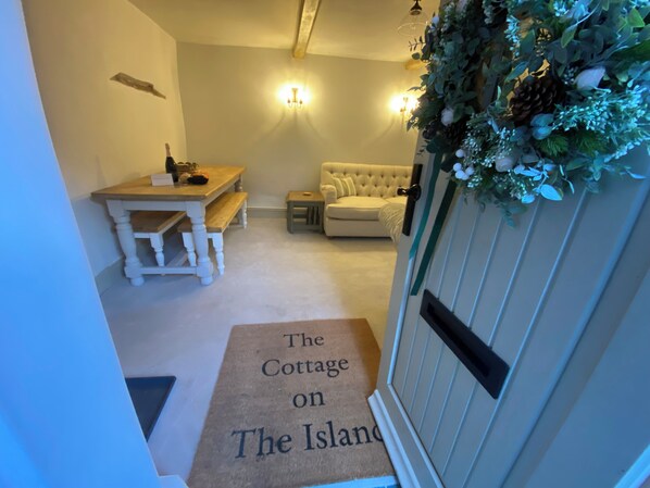 Interior - The Cottage on the Island (Hope Valley)