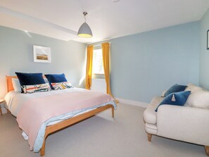 6 Schlafzimmer, individuell dekoriert, individuell eingerichtet