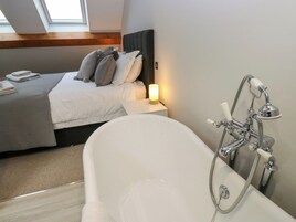 2 habitaciones, decoración personalizada y muebles diferentes 