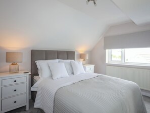 3 bedrooms, individually decorated, individually furnished, free WiFi - Swn Y Mor (Tyn-y-Gongl)