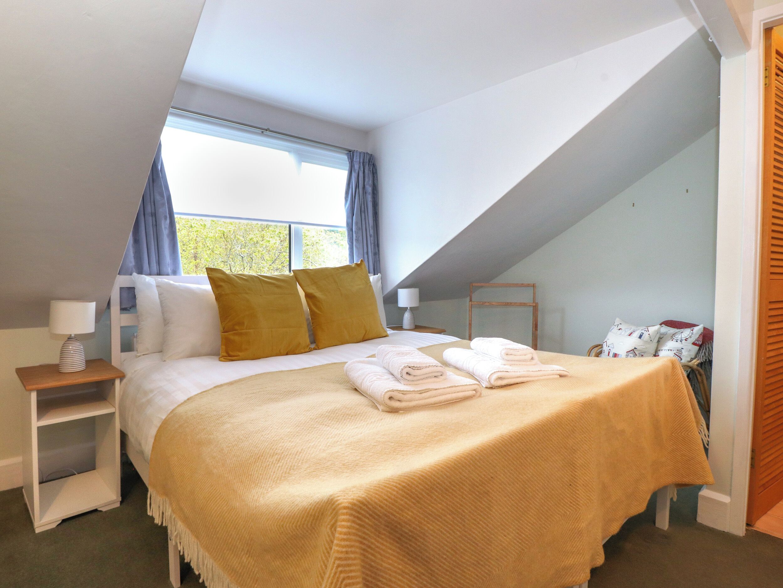 3 bedrooms, individually decorated, individually furnished, free WiFi