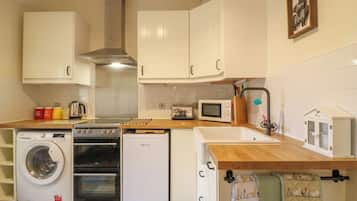 Tủ lạnh, ấm điện, lò nướng bánh mì, dụng cụ nấu nướng/bát dĩa/dao nĩa