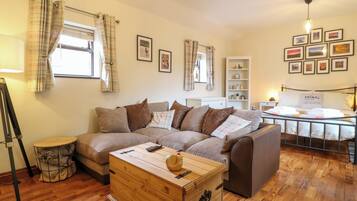 1 bedroom, individually decorated, individually furnished, free WiFi