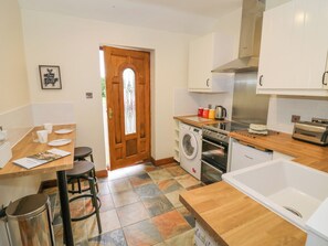 Een koelkast, een waterkoker, een broodrooster