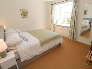 3 bedrooms, individually decorated, individually furnished, free WiFi - 6 Bellair Road (Penzance)