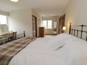 4 bedrooms, individually decorated, individually furnished, free WiFi