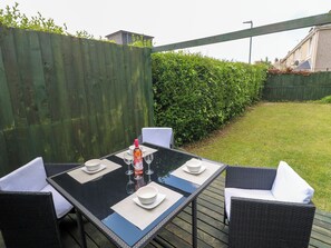 Outdoor dining - Camellia (Penzance)