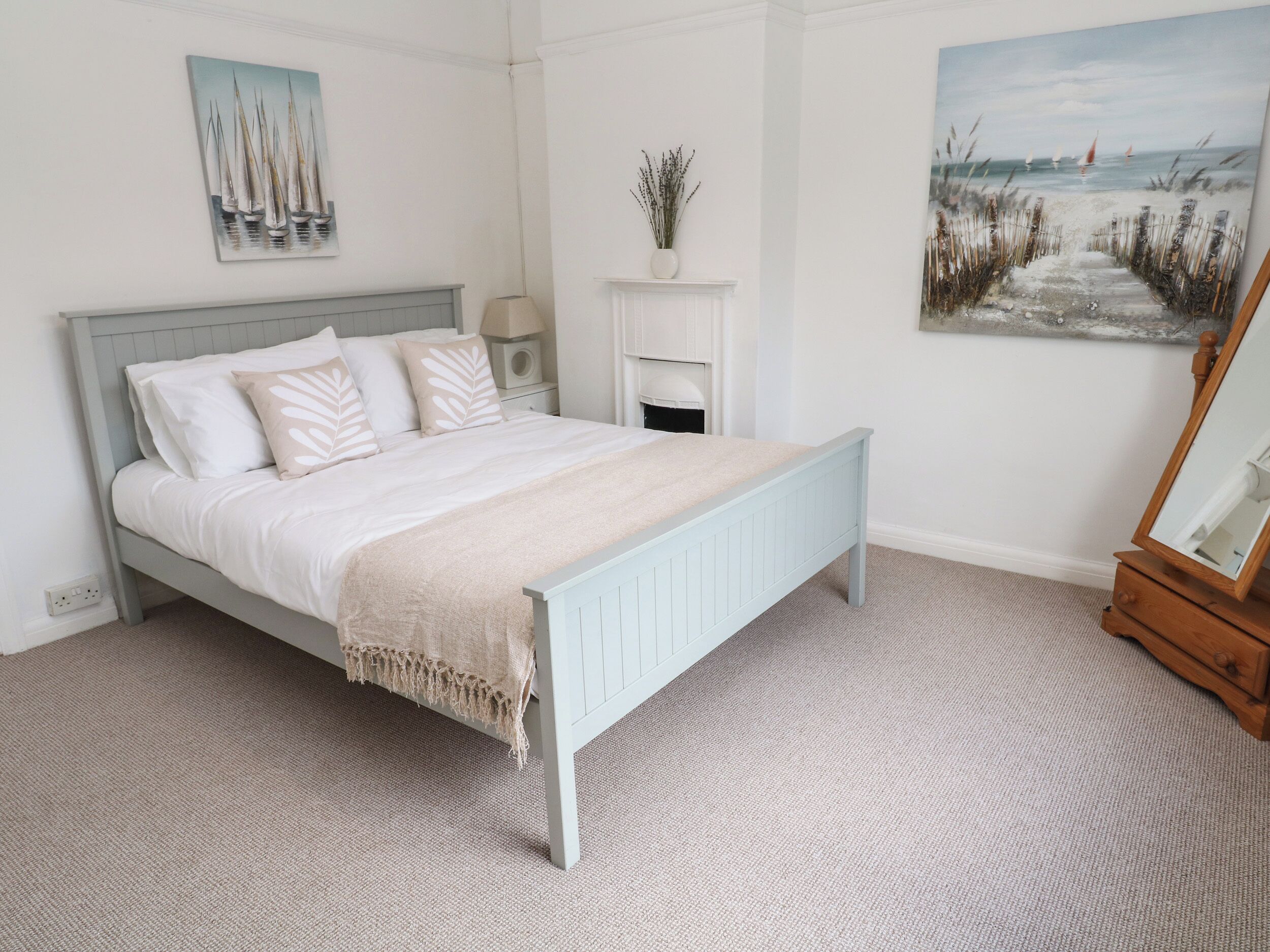 3 bedrooms, individually decorated, individually furnished, free WiFi