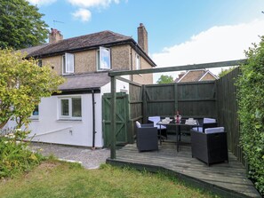 Outdoor dining - Camellia (Penzance)