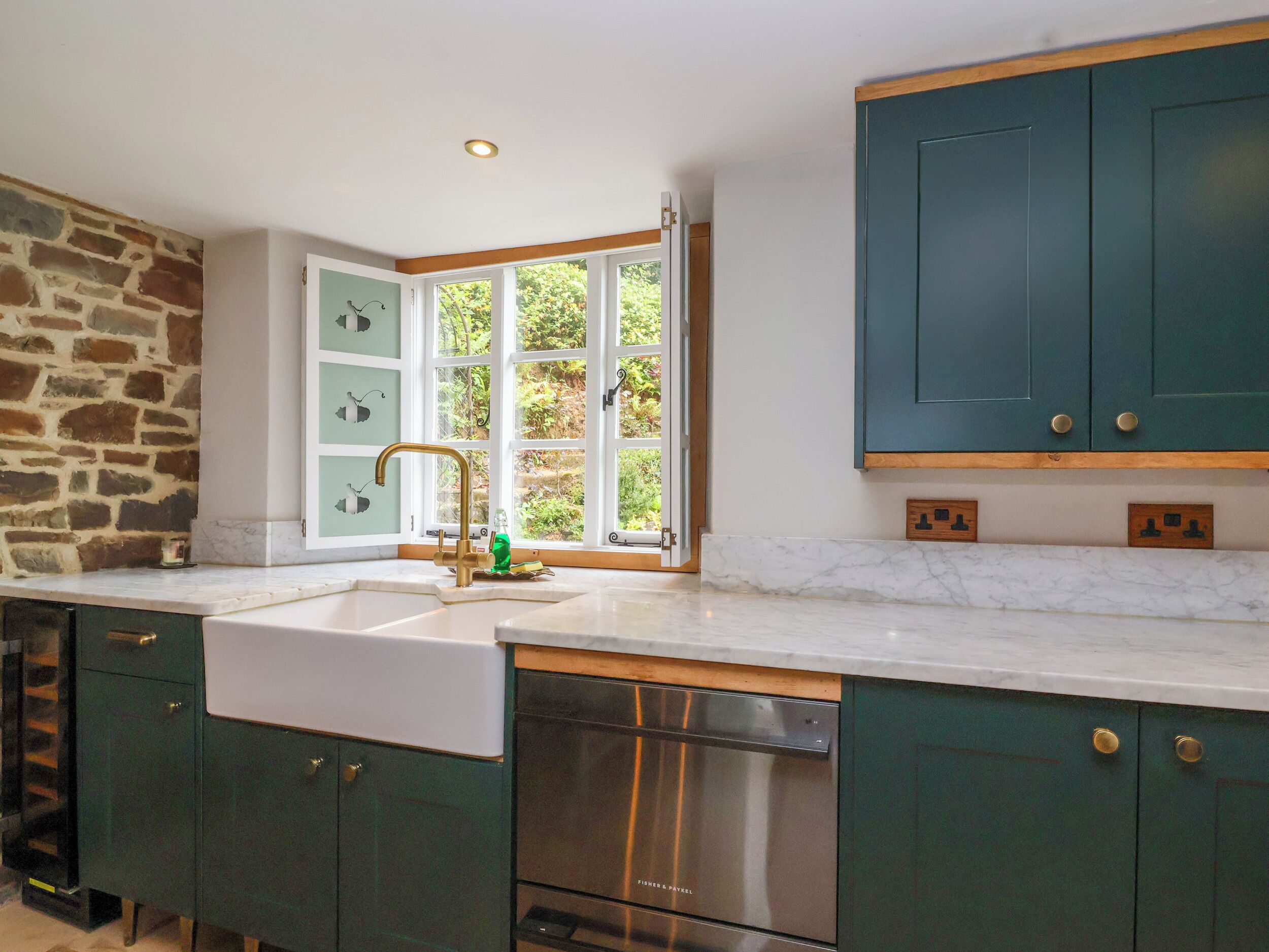 Fridge, dishwasher, electric kettle, cookware/dishes/utensils