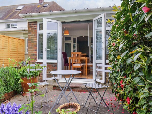 รับประทานอาหารกลางแจ้ง