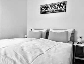 5 bedrooms, WiFi, bed sheets