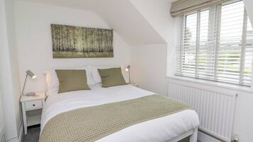 2 bedrooms, individually decorated, individually furnished, free WiFi