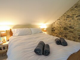 4 quartos, individualmente decorados, individualmente mobiliados