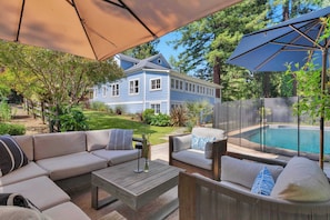 Terrace/patio - Wine Country Retreat with Pool & Hot Tub - Dogs OK! (Guerneville)
