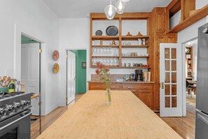 Refrigerador, microondas, parrilla de estufa y lavavajillas 