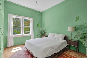 4 bedrooms, iron/ironing board, WiFi, bed sheets - Wine Country Retreat with Pool & Hot Tub - Dogs OK! (Guerneville)