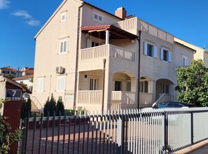 Apartment (Apartment Zara) | Exterior - Charming Apartments Zara & Mia (Supetar)