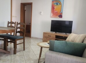 Apartment (Apartment Zara) | Living room | 25-inch Smart TV with digital channels