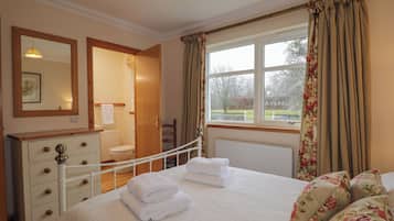 3 bedrooms, individually decorated, individually furnished, free WiFi