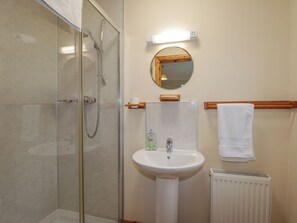 Shower - Tigh na Drochit (Kyle)