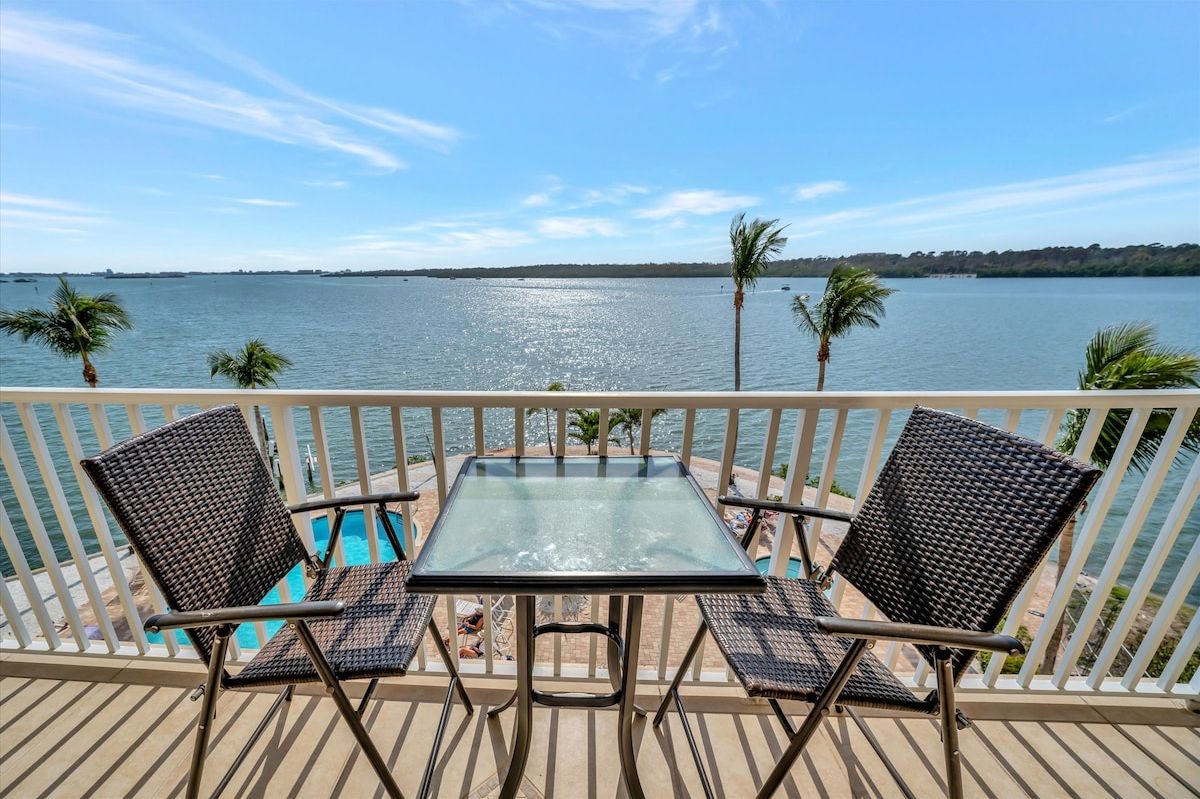Private balcony with open Boca Ciega Bay views