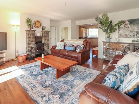 Living area. Cottage View