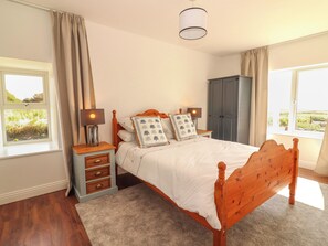 3 bedrooms, individually decorated, individually furnished, free WiFi - Cottage View (Carrigaholt)