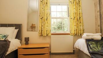 4 Schlafzimmer, individuell dekoriert, individuell eingerichtet