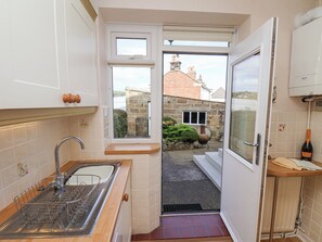 Kühlschrank, Geschirrspüler, Wasserkocher, Toaster