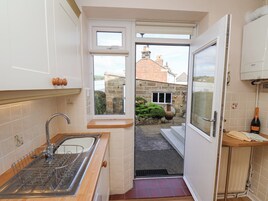 冰箱、洗碗机、电热水壶、烤面包机