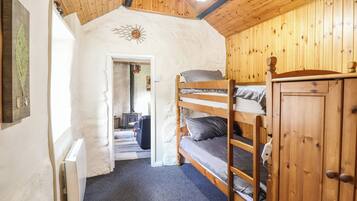 2 bilik tidur, dihias secara berasingan