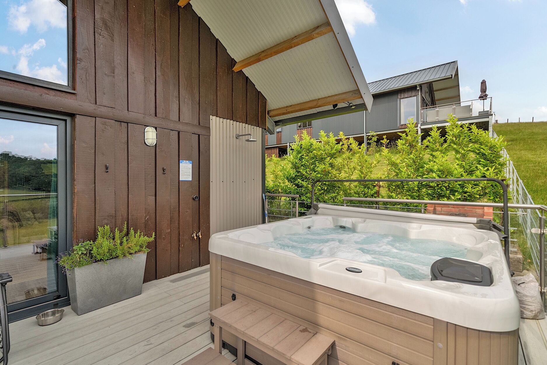 Outdoor spa tub