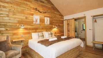 3 ๊ฐ์ ์นจ์ค, ๊ฐ๊ฐ ๋ค๋ฅธ ์คํ์ผ์ ์ธํ
๋ฆฌ์ด, ๊ฐ๊ฐ ๋ค๋ฅด๊ฒ ๊ฐ๊ตฌ ๋น์น, ๋ฌด๋ฃ WiFi