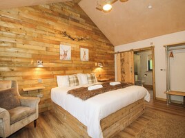 3 habitaciones, decoración personalizada y muebles diferentes 